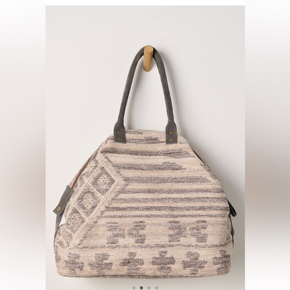 Free People Whimsy Rug Weekender Bag NWT - Picture 4 of 8